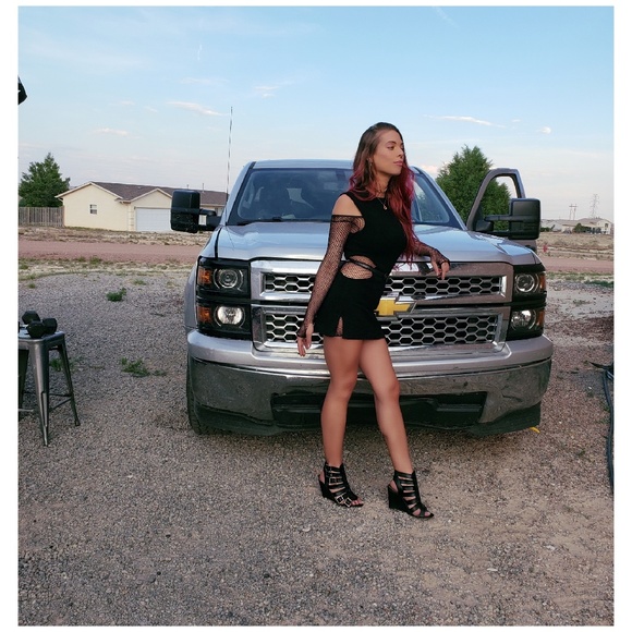 ⚡️DONATING 4/19⚡️peekaboo dress by 😎H&M😎 US6 - Picture 6 of 8